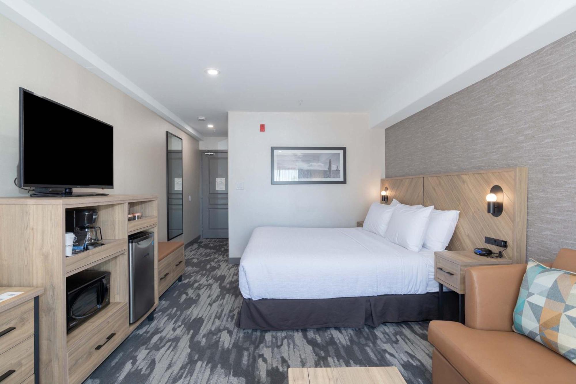 Sandman Hotel & Suites Риджайна Экстерьер фото