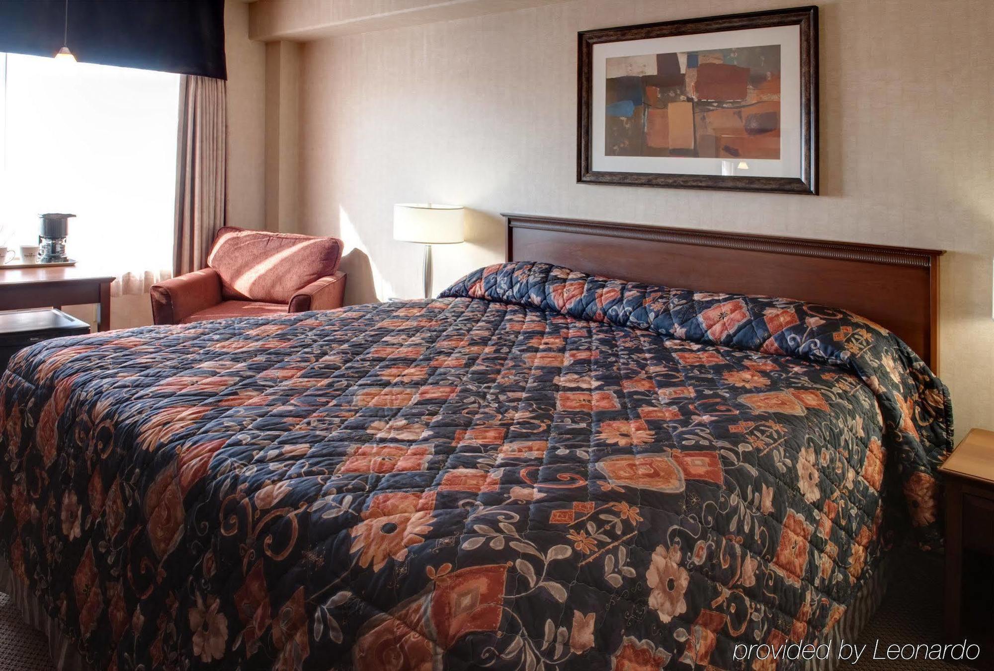 Sandman Hotel & Suites Риджайна Экстерьер фото