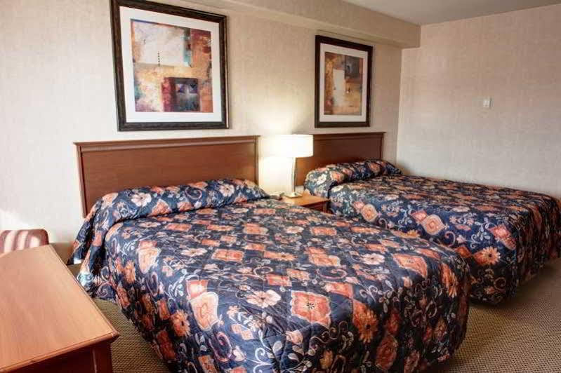 Sandman Hotel & Suites Риджайна Экстерьер фото