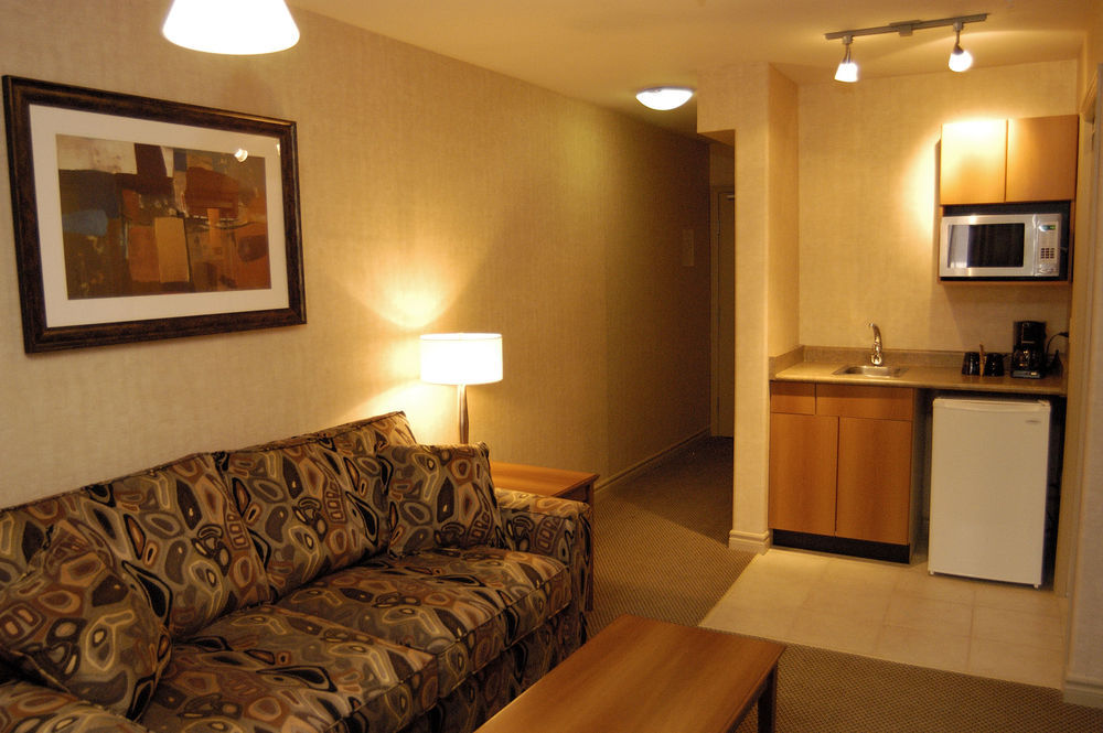 Sandman Hotel & Suites Риджайна Экстерьер фото
