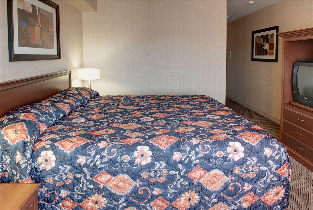 Sandman Hotel & Suites Риджайна Экстерьер фото